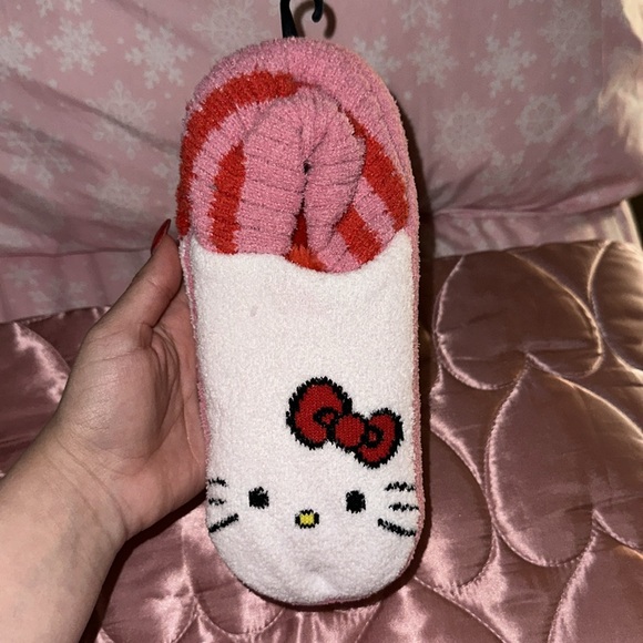 Hello Kitty Slipper Socks - Picture 2 of 2